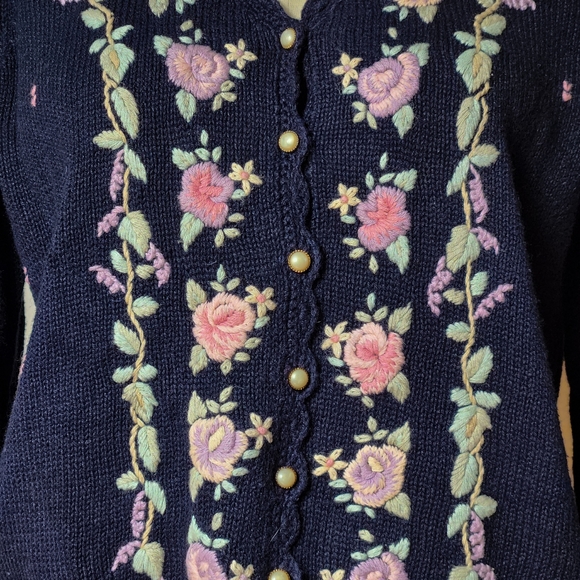 Vintage Cottagecore Hand Embroidered 80s 90s Floral Grandma Cardigan Sweater - Picture 2 of 15